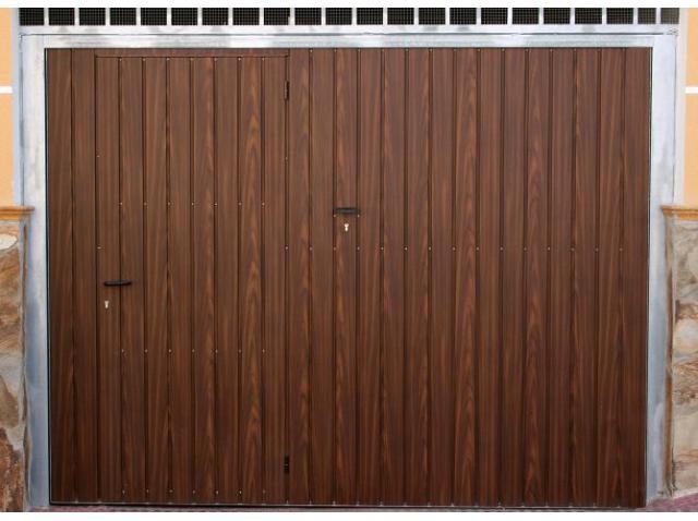 PUERTAS DE GARAJE BASCULANTES